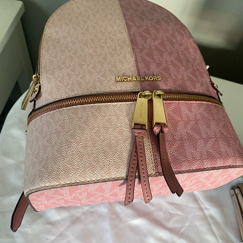 Michael Kors Rhea medium backpack and matching wallet - Picture 9 of 14